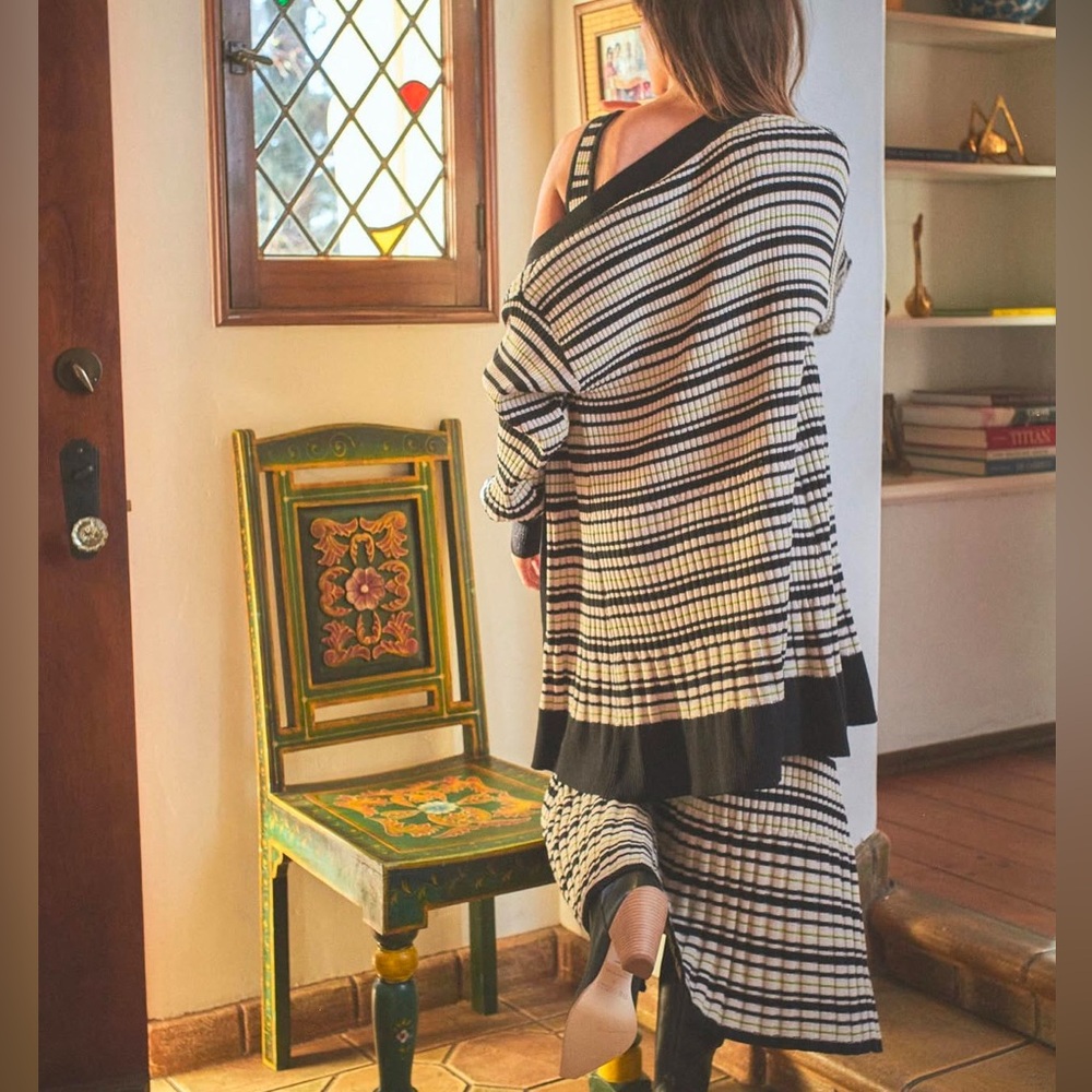 The Odells Viviana Set Sweater Tank Dress (small) cardigan (medium) - Picture 7 of 7